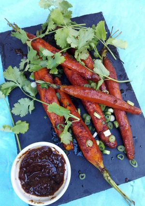 Una foto de Zanahorias a la parrilla con miso picante