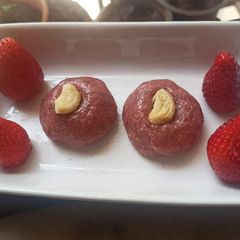 A picture of Sweet Strawberry Cashew Roundel.