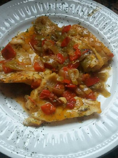 Una foto de Merluza con salsa de pimientos