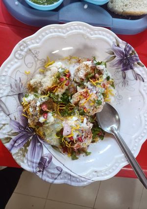 દહીંવડા (Dahi Vada Recipe In Gujarati) રેસીપી મુખ્ય ફોટો