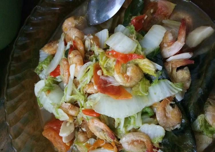 Cara Gampang Membuat Sawi Putih Udang Gurih, Bisa Manjain Lidah