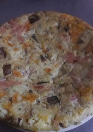 Una foto de Tortilla sana de papa, queso, paleta y huevos