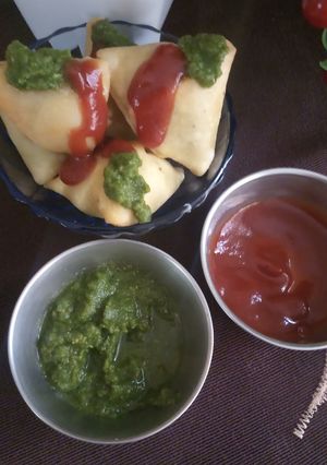 समोसा (SAMOSA RECIPE IN HINDI) रेसिपी मुख्य फोटो