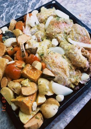 Una foto de Pollo al horno con verduras con TRUCO 👌🏽
