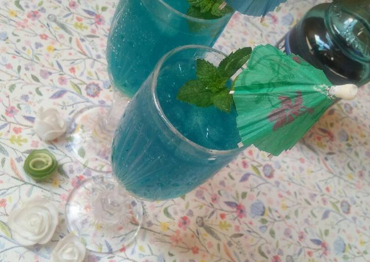 Blue moon mocktail