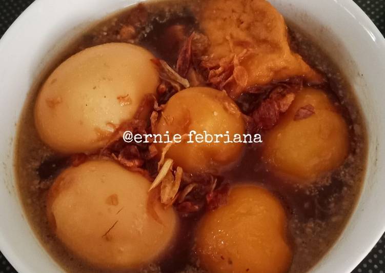 Semur KTT (kentang, telur, tahu)