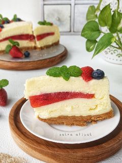Foto resep Layered Strawberry tart - no bake