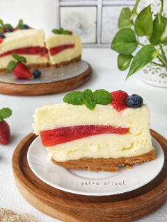 Foto resep Layered Strawberry tart - no bake