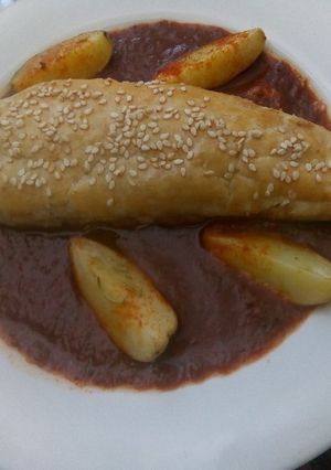 Una foto de Rollo de chile poblano hojaldrado