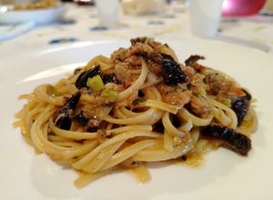 Foto di Linguine con Tonno, Pomodori Secchi e Scalogno Fresco