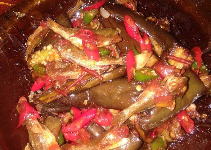 Cara Bikin Ikan asin terong ungu sambal pedass ala anak kost Marini Bahan Sederhana