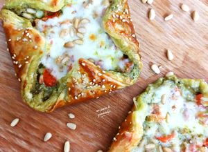 Une photo de Feuilletés pesto tomate mozzarella