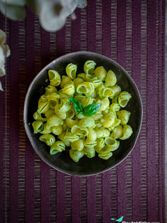 Una foto de Pasta sin gluten al pesto suave con almendras y sin queso
