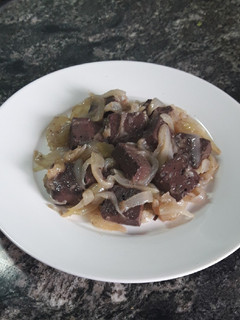 Una foto de Sangueta (sangre con cebolla)