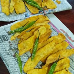 A picture of Fafda Gujarati snack.