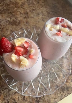 A picture of STRAWBERRY-BANANA SMOOTHIE.