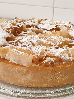 Una foto de Tarta flor de turrón