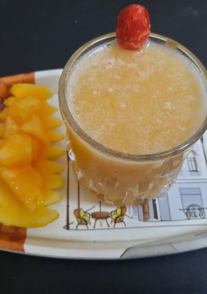 A picture of Muskmelon slushie.