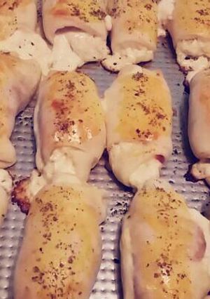 Una foto de Pan relleno con jamón y queso