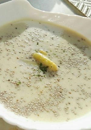 Spárgakrémleves-chia maggal recept fotója