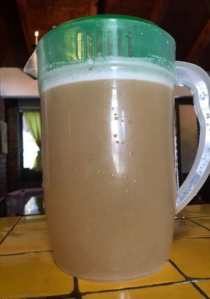 Una foto de Agua de tamarindo natural y fresca