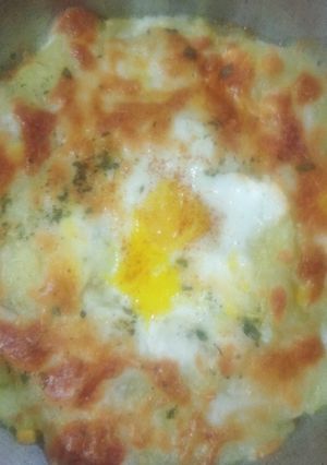عکسی از دستور سیب زمینی تخم مرغ پنیری توی فر🥔🥚