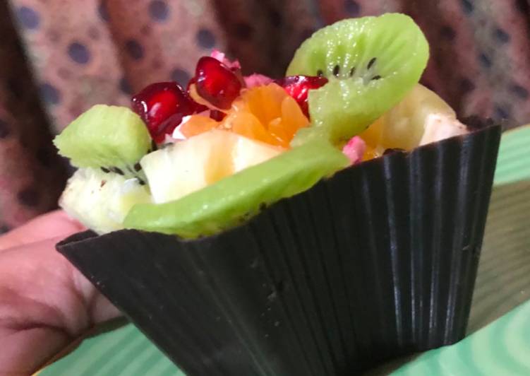 Chocolate Cups filled with Pastry Cream and Fresh Fruits