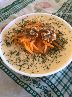 Una foto de 309. Sopa fría de pepino, zanahoria y nueces (entrante sopa)