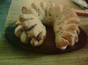 Una foto de rosca de chicharrones