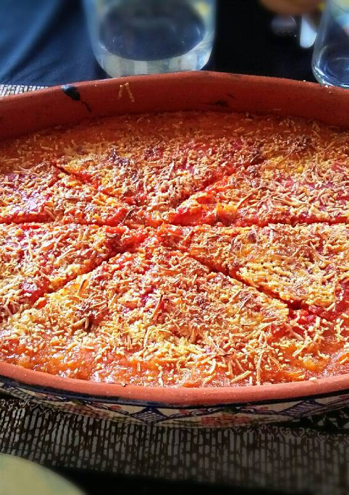 Una foto de Pastel de patata con tomate y queso