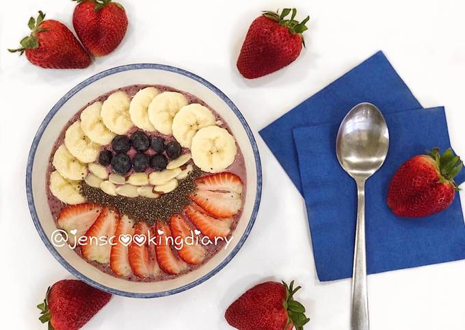 Recipe of Super Quick Homemade Strawberry Blueberry Banana Smoothie Bowl