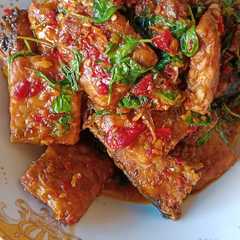 รูปของ Sambal Patin Kemangi dengan tempe