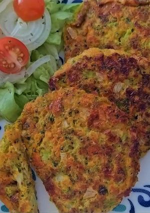 Una foto de Tortitas de brócoli y zanahoria