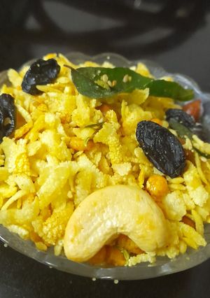 પૌવા નો ચેવડો (Pauva Chevdo Recipe In Gujarati) રેસીપી મુખ્ય ફોટો