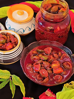 કેરી ગુંદા નું અથાણું (Keri Gunda Aachar Recipe In Gujarati) રેસીપી મુખ્ય ફોટો