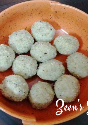 A picture of Semolina Coconut Laddus.