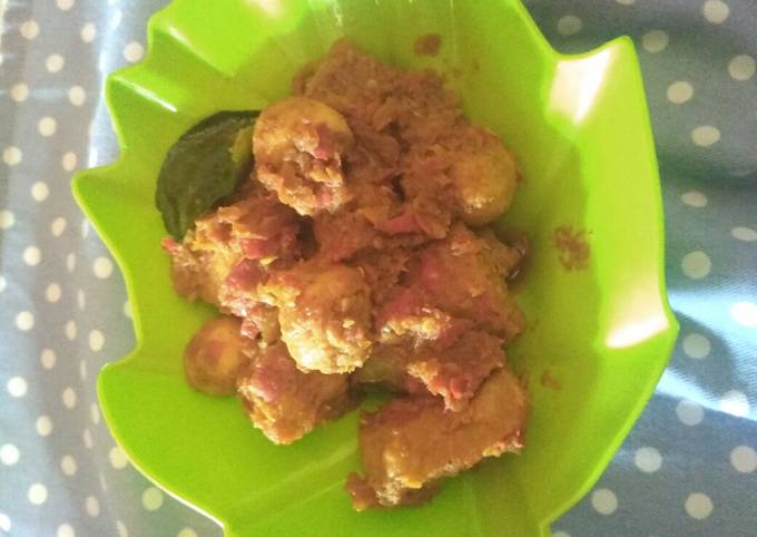 Telur puyuh dan tempe mbus bali