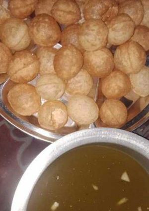 A picture of Panipuri.