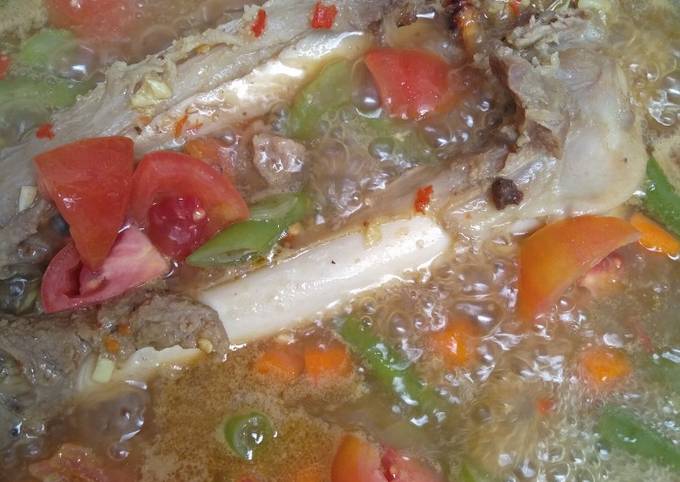 Cara Gampang Menyiapkan Sup Daging Sapi Tulang bakar ala Mak_e yang Bisa Manjain Lidah
