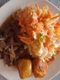 Carne a la cerveza con papa criolla y ensalada de mango especial