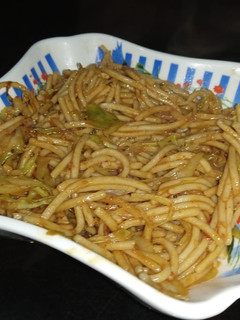 चाऊमिन (chowmein recipe in Hindi) रेसिपी मुख्य फोटो