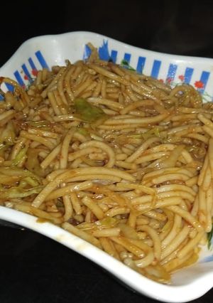 चाऊमिन (chowmein recipe in Hindi) रेसिपी मुख्य फोटो
