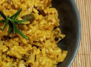 A picture of chicken paella
