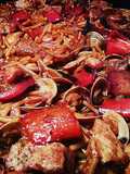 Fideuá marinera de atún y almejas con caldo de morralla