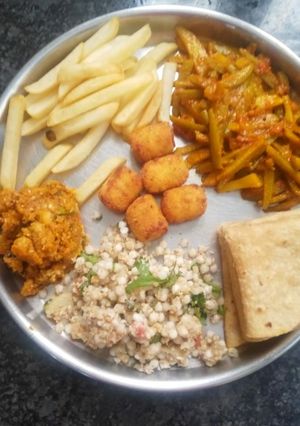 A picture of Lunch plate.
