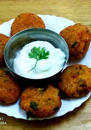 साबुदाणा वडा(sabudana wada recipe in marathi) रेसिपी चे मुख्य फोटो 