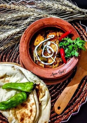 A picture of Chicken Makhni Handi.