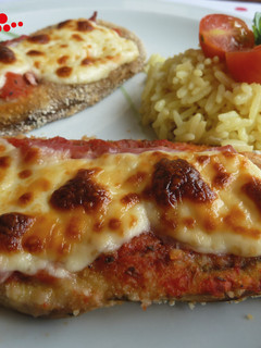 Una foto de Milanesa de berenjena a la napolitana