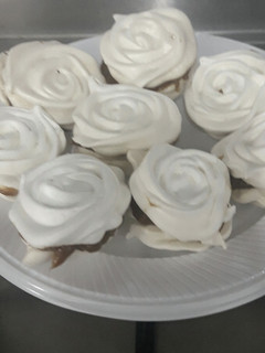 Una foto de Alfajores de merengue