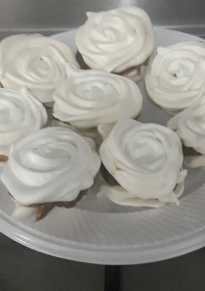 Una foto de Alfajores de merengue